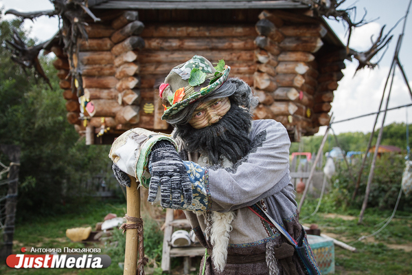 Леший из Парка Сказов: «Скоро осень, забот видимо-невидимо: листья перекрашивать, урожай собирать». В Екатеринбурге +24 градуса