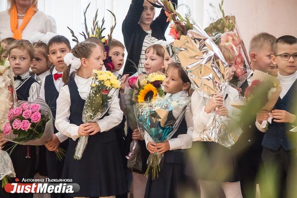 В Свердловской области за парты сядут более 60 тысяч первоклашек - Фото 1