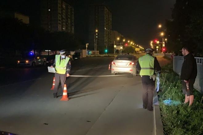 На Эльмаше Hyundai насмерть сбил бабушку, перебегавшую дорогу в неположенном месте - Фото 1