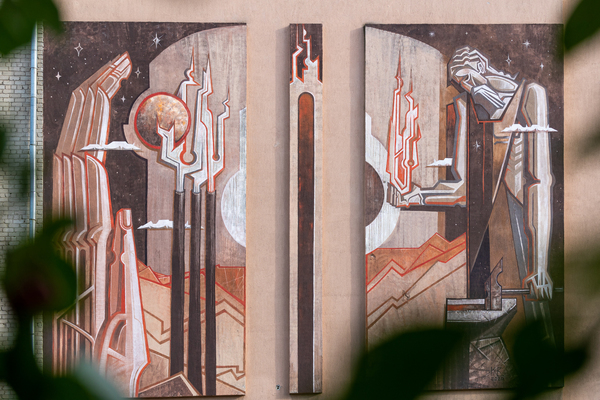 На Эльмаше на стене дома появился гигантский кузнец Гефест - Фото 1