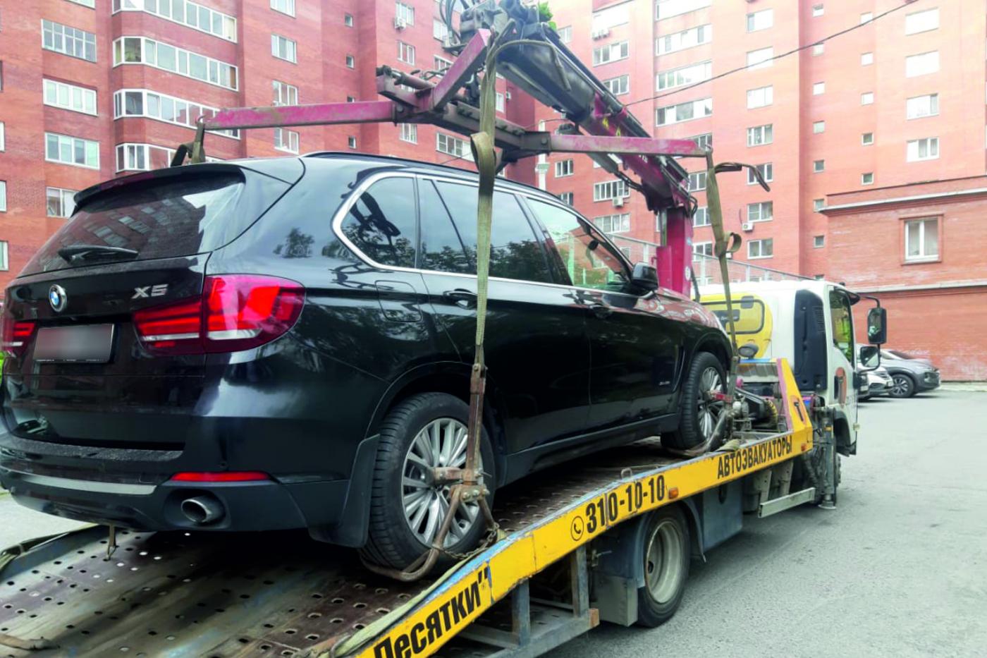 За миллионный долг перед банком приставы арестовали у екатеринбуржца БМВ Х5 - Фото 1