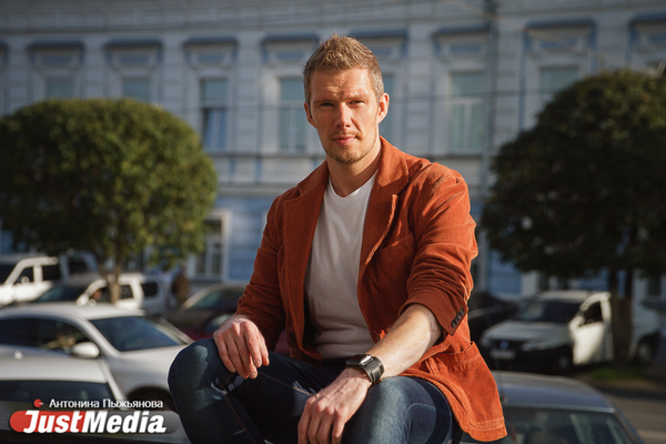 Денис Петров, 4 канал: «Пока осень еще не наступила, гуляйте и наслаждайтесь». В Екатеринбурге +19 градусов