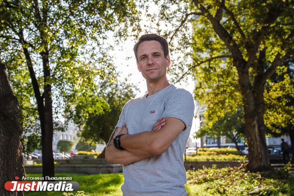 Иван Иванов, 4 канал: «Полюбите осень! Она красивая, хоть временами и дождливая». В Екатеринбурге +14 градусов