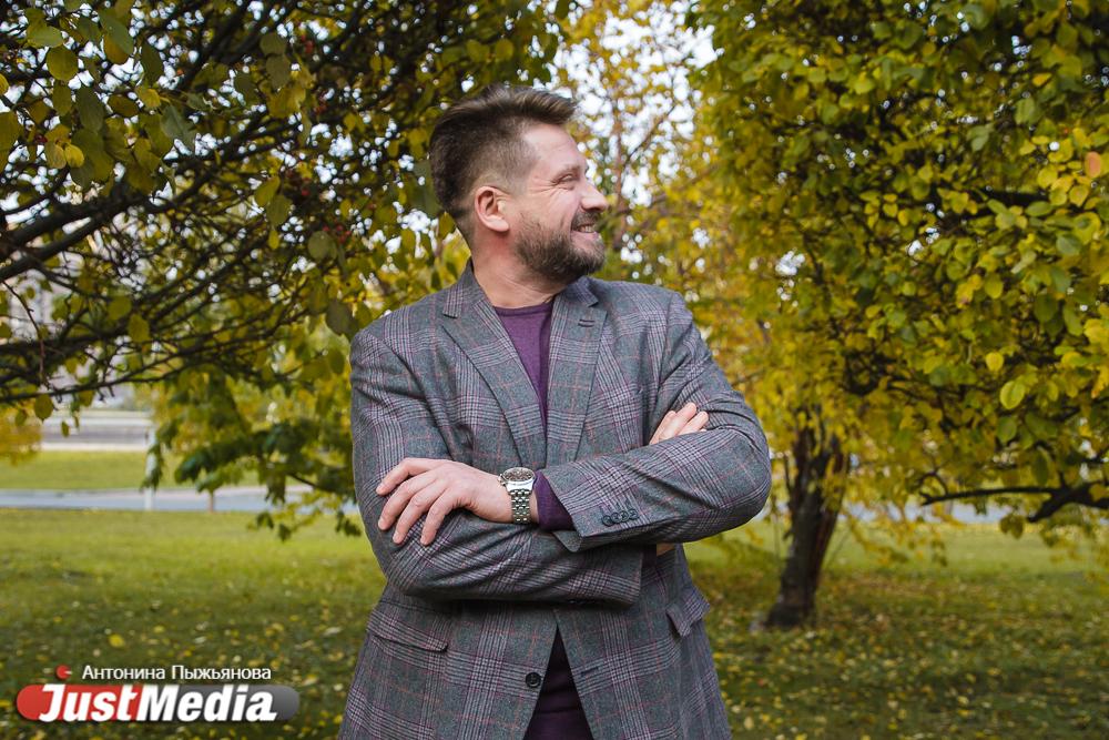 Прогулка с JustMedia.ru. Алексей Бадаев о сквере на драме: «Порой здесь завязываются романтические вещи» - Фото 1