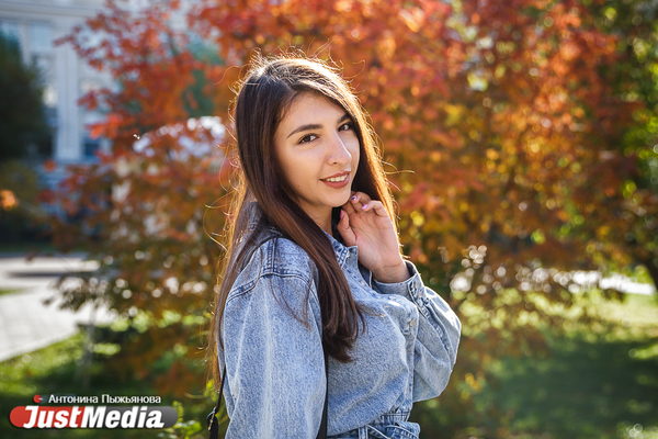 Валентина Коркина, инженер: «Безумно люблю осень за ее романтическую пору. Это так красиво, когда на улице солнышко и красненькие листочки». В Екатеринбурге +5 