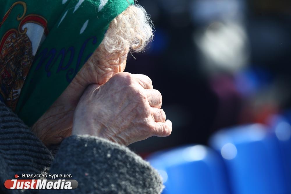 В Екатеринбурге еще одна бабушка перевела телефонным мошенникам полмиллиона рублей  - Фото 1