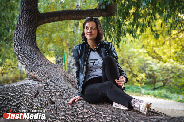 Светлана Богатырева, ТЮЗ: «Осень – это не повод грустить, а повод выйти на улицу и вдохновиться яркими осенними красками». В Екатеринбурге +2 и снег 