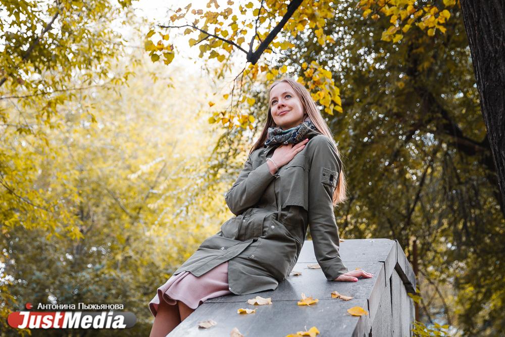Анастасия Кочина, ТЮЗ: «Осень – это идеальное время для хюгге: встреч с друзьями, пирогов из садовых яблок и теплых пижамок». В Екатеринбурге +2 и мокрый снег - Фото 1