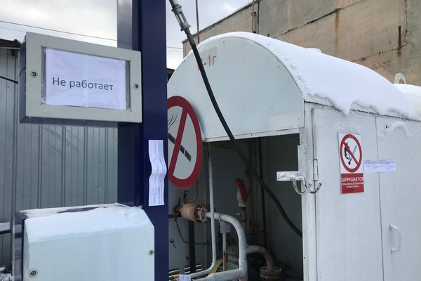 В Екатеринбурге приставы закрыли незаконную газозаправочную станцию - Фото 1