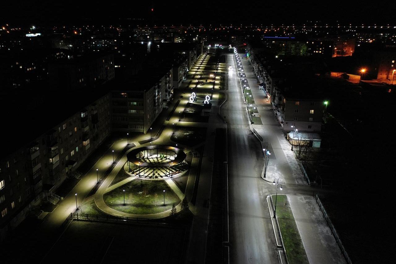 В Туринске к юбилею города за 50 млн рублей благоустроили главную улицу - Фото 1