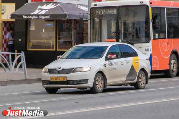 В свердловском Роспотребнадзоре рассказали, спасут ли перегородки в такси от коронавируса