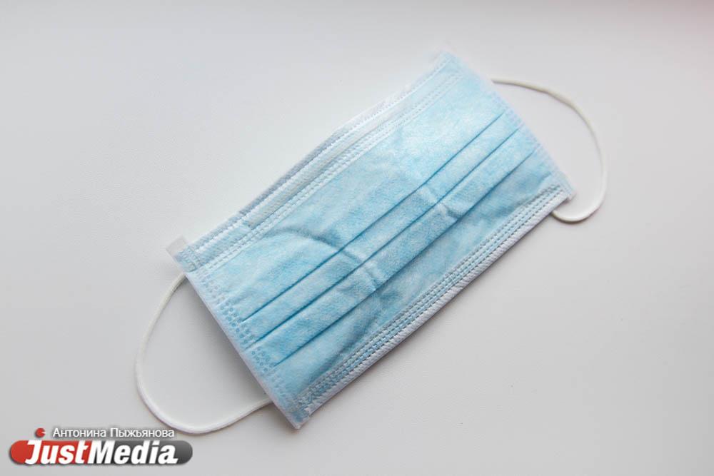 Главный эпидемиолог Екатеринбурга рассказал, можно ли использовать шарфы или воротник от пальто в качеств маски - Фото 1