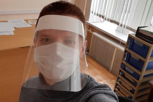 Екатеринбургский учитель рассказал, как работается в защитном экране - Фото 1