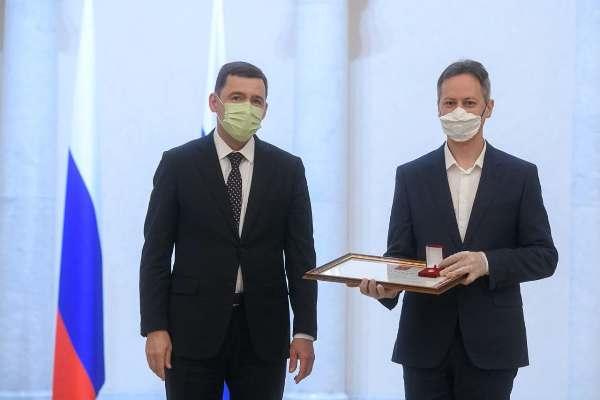 Евгений Куйвашев вручил государственные награды врачам екатеринбургских больниц - Фото 1