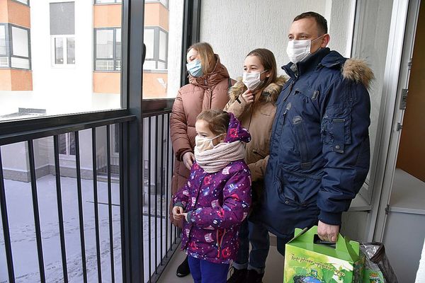 На Урале по нацпроекту «Здравоохранение» врачам вручили ключи от квартир