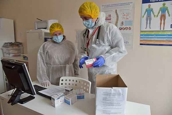 В регионе увеличат число машин и волонтеров для доставки больным домой лекарств - Фото 1