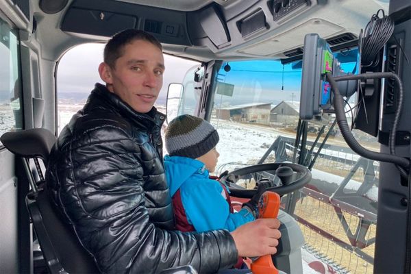 Еще одному комбайнеру области вручили ключи от «умного» комбайна