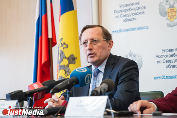 Свердловские власти не будут возвращать до Нового года учеников в школы 