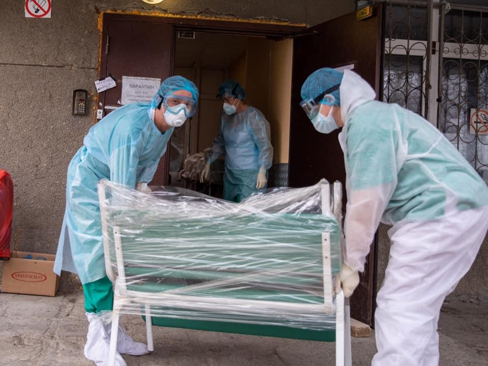 Больница №14 на Уралмаше пополнилась дополнительными 20 банкетками - Фото 1