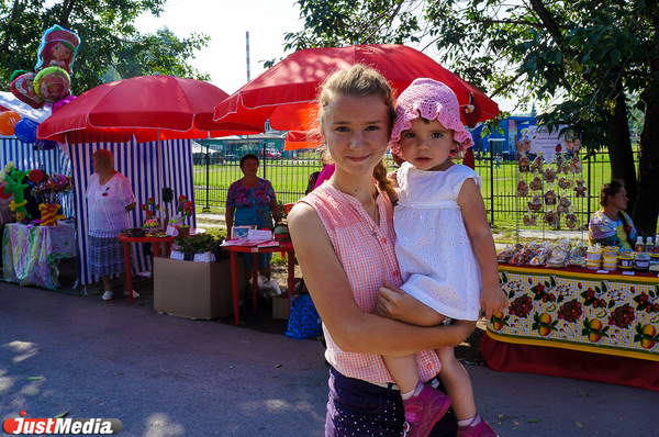 За год количество многодетных семей в Свердловской области увеличилось на 10%  - Фото 1