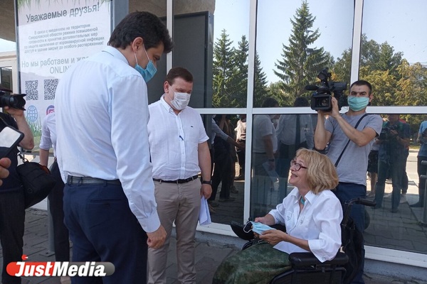 Александр Высокинский проверил доступную городскую среду для маломобильных жителей - Фото 1