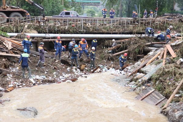 Благотворительный фонд РМК помог пострадавшим от паводка в Нижних Сергах - Фото 1