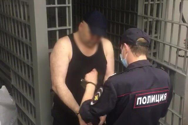 Задержали 52-летнего мужчину, который в 1996 году в Екатеринбурге изнасиловал и убил женщину и двух ее несовершеннолетних дочерей - Фото 1