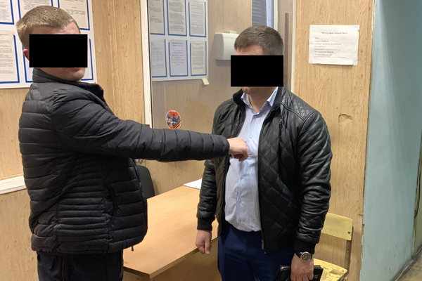 В Екатеринбурге осудили полицейского, который ударил задержанного - Фото 1