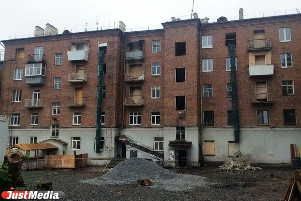 В Екатеринбурге начали сносить жилой дом вместо которого появится новое здание филармонии - Фото 1