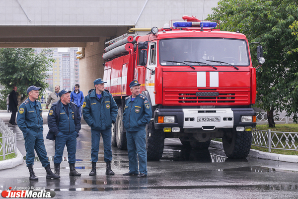 В Екатеринбурге во время пожара на улице Седова погиб мужчина - Фото 1