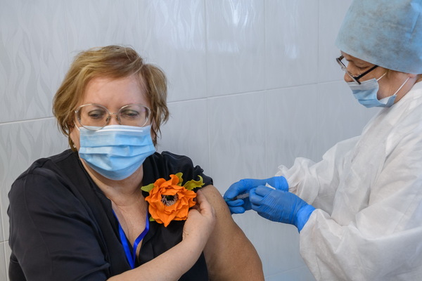 В Свердловской области открыто более 40 мобильных ФАПов, где можно поставить прививку от гриппа    - Фото 1