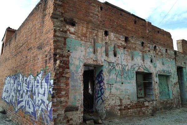 Полуразрушенное здание на Малышева выкупили за 31 миллион рублей - Фото 1