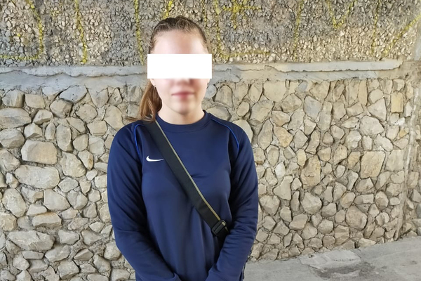 В Екатеринбурге пропала 15-летняя школьница в кадетской форме - Фото 1