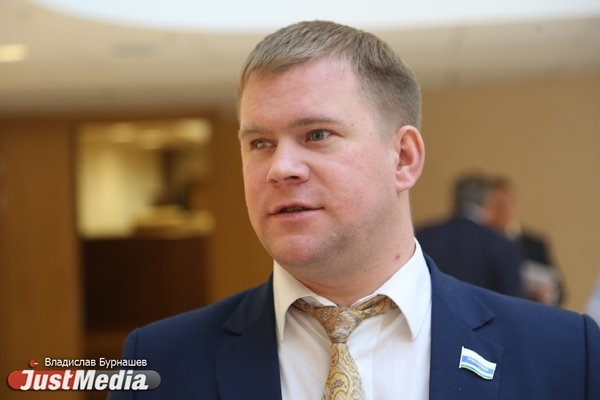 В Свердловской области депутат не явился в суд, но пришел на заседание заксобрания - Фото 1