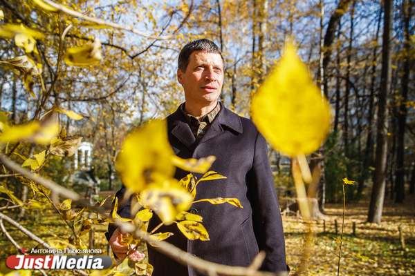 Министр спорта Леонид Рапопорт: «Мы радуемся весне, потому что наступает тепло. Но, пожалуй, самая красивая пора – это осень». В Екатеринбурге +12  - Фото 1