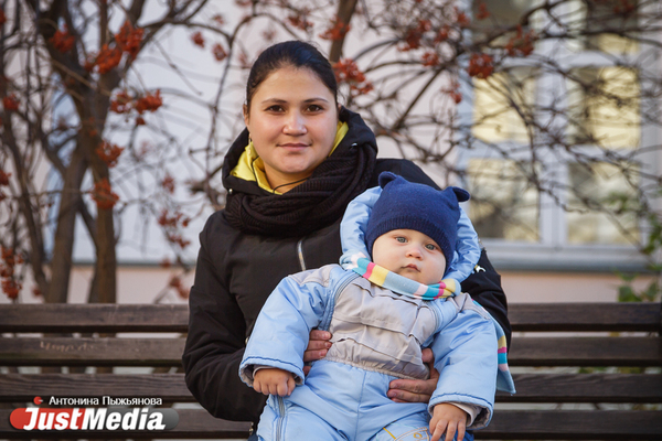 Мамочка в декрете Маргарита Набиева: «Для моего сына это первая осень. Мне нравится наблюдать за тем, как он изучает красоту уральской природы». В Екатеринбурге +7  - Фото 1