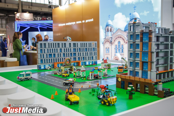 УГМК на 100+ Forum Russia показала свои проекты в виде конструктора - Фото 1
