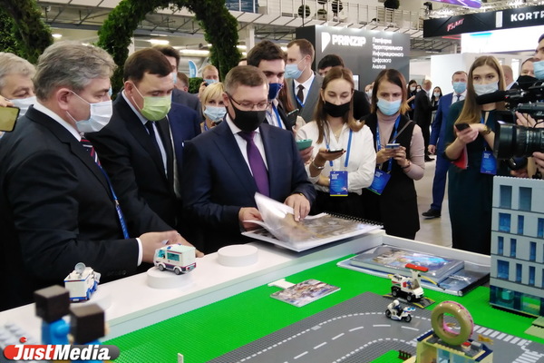 Евгений Куйвашев и Владимир Якушев высоко оценили проекты, представленные на форуме «100+ TechnoBuild» - Фото 1
