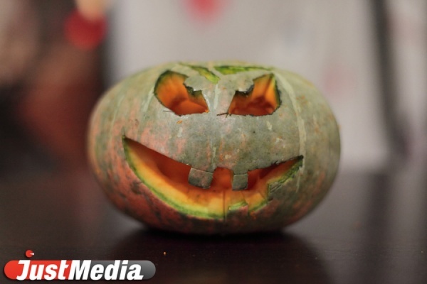 «Авито» заявил о популярности костюма коронавируса у россиян на хэллоуин - Фото 1