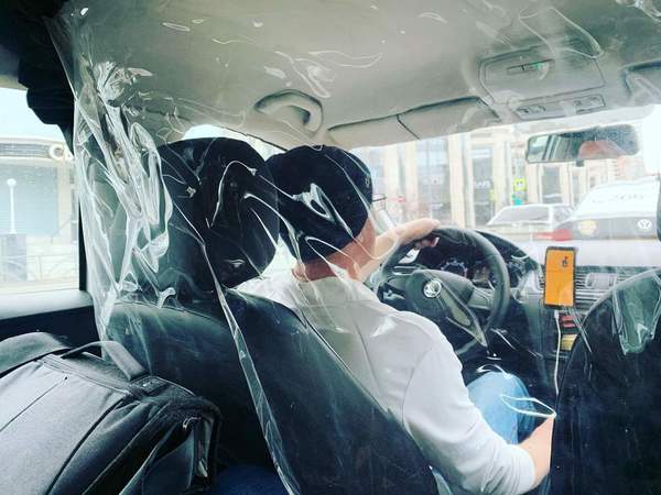Екатеринбургские таксисты начали огораживаться от пассажиров - Фото 1