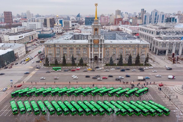 Екатеринбург получил новые автобусы с кондиционерами, интернетом и видеонаблюдением  - Фото 1