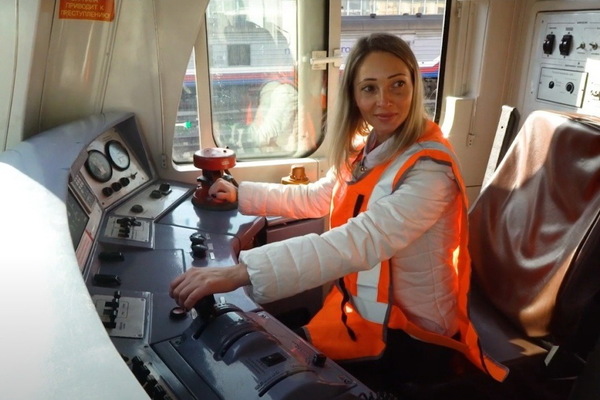 Первая группа девушек получила профессию помощника машиниста локомотива в рамках программы «РЖД» - Фото 1