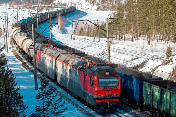 Свердловская магистраль увеличила скорость движения грузовых поездов почти на треть с начала года - Фото 1