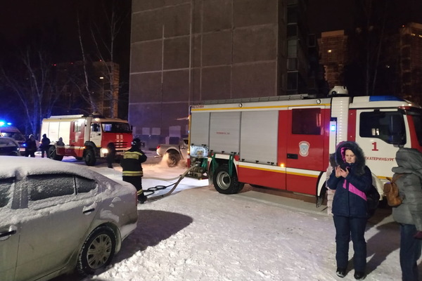 Мэрия Екатеринбурга окажет материальную помощь семьям погибших в пожаре на Рассветной, 7 - Фото 1
