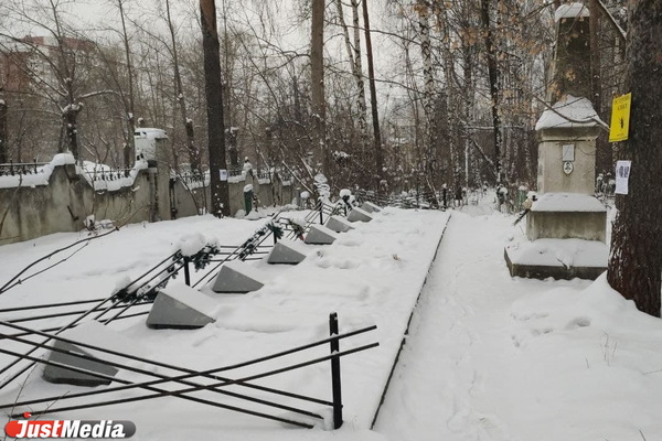 Вакантная могила. Как никогда не ходивший в походы Виктор Никитин попал в мемориальный комплекс «группы Дятлова». ФОТО - Фото 1