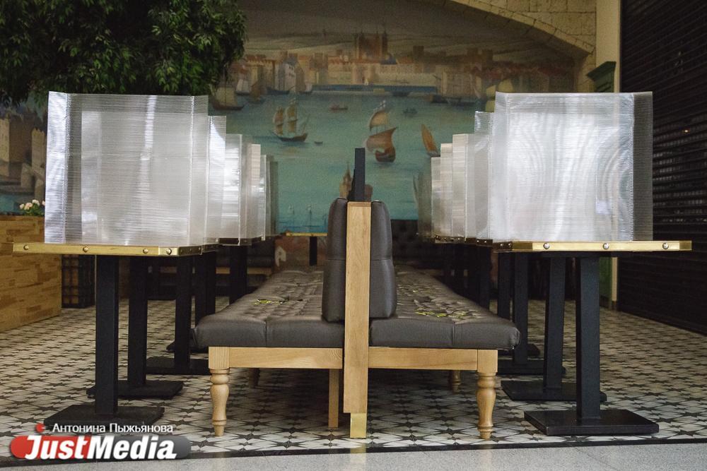 Евгений Куйвашев не разрешил кафе и ресторанам закрываться позже - Фото 1