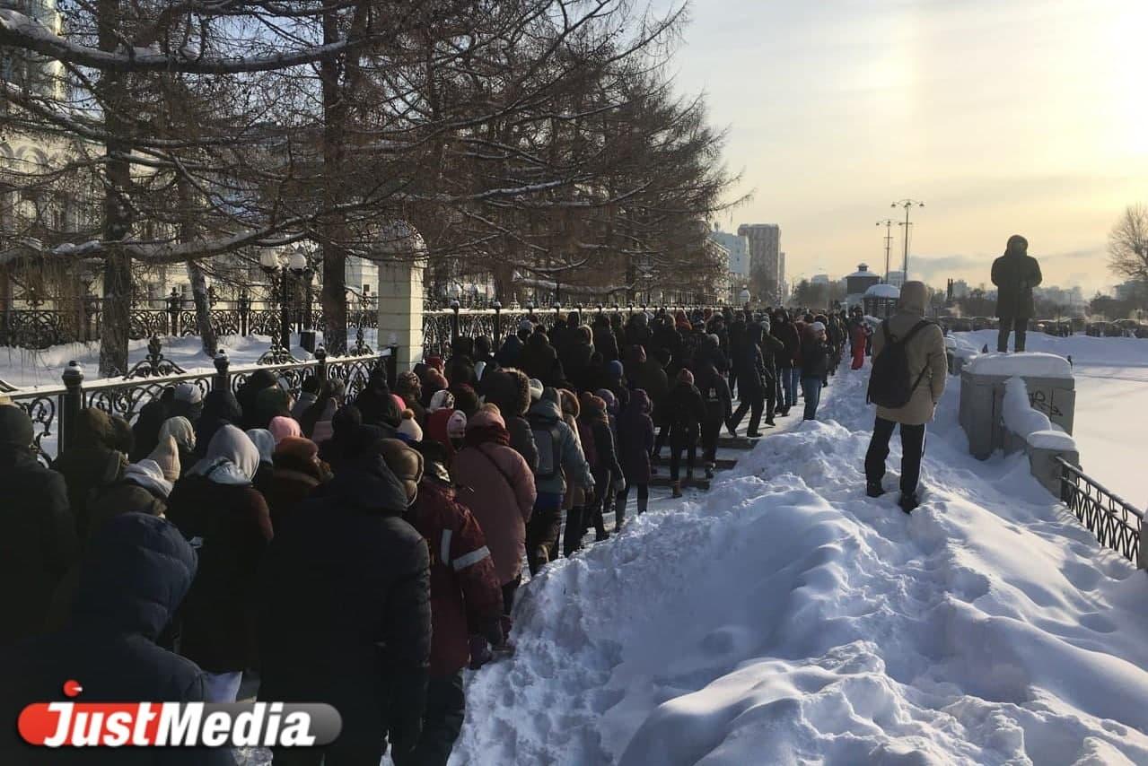 На шествии в поддержку Алексея Навального задержали Тимофея Радю - Фото 1