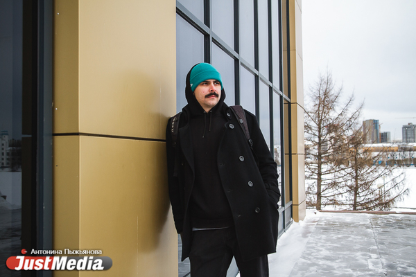 Рома Инк, уличный художник: «Желаю вам оставаться на позитиве, любить зиму так же, как люблю ее я». В Екатеринбурге -5 градусов