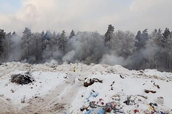 В Свердловской области снова тлеет свалка - Фото 1