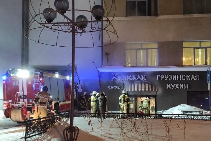 В Екатеринбурге загорелось кафе грузинской кухни в здании РАНХиГС - Фото 1